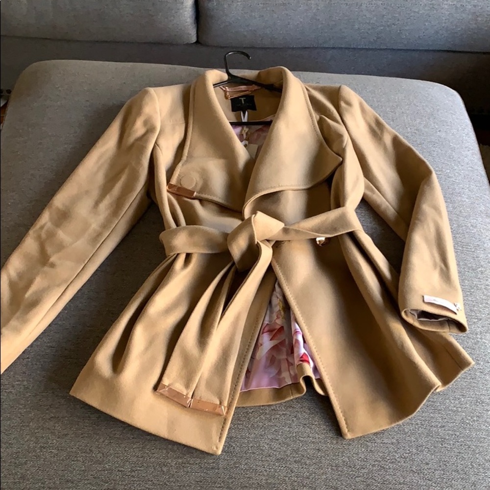 Short wool wrap coat
